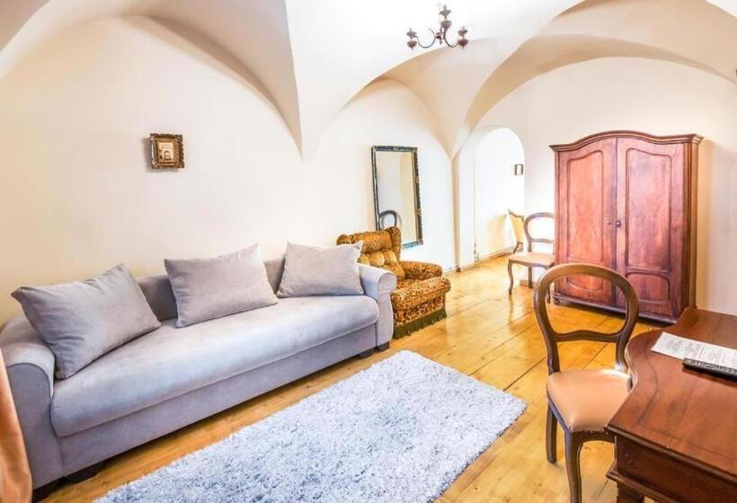 スイート, Casa Antiqua