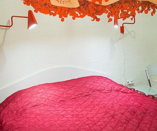 اتاق استاندارد, Red