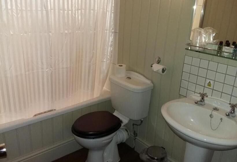 اتاق خانوادگی, The Huntsman Inn