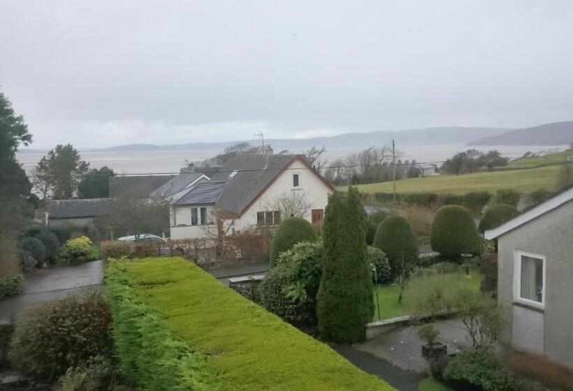 家庭海景房, The Silverdale