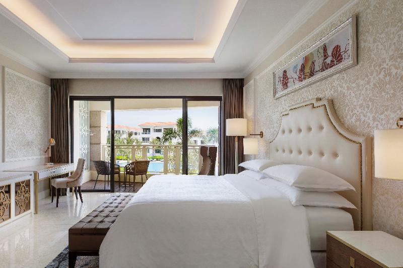 Номер Deluxe Вид на Бассейн, Sheraton Grand Danang Resort & Convention Center