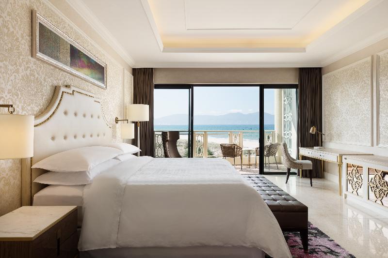 Номер Deluxe Вид на Море, Sheraton Grand Danang Resort & Convention Center