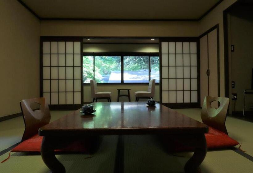 Трехместный Номер Стандарт Вид на Сад, Yumoto Ueyama Ryokan