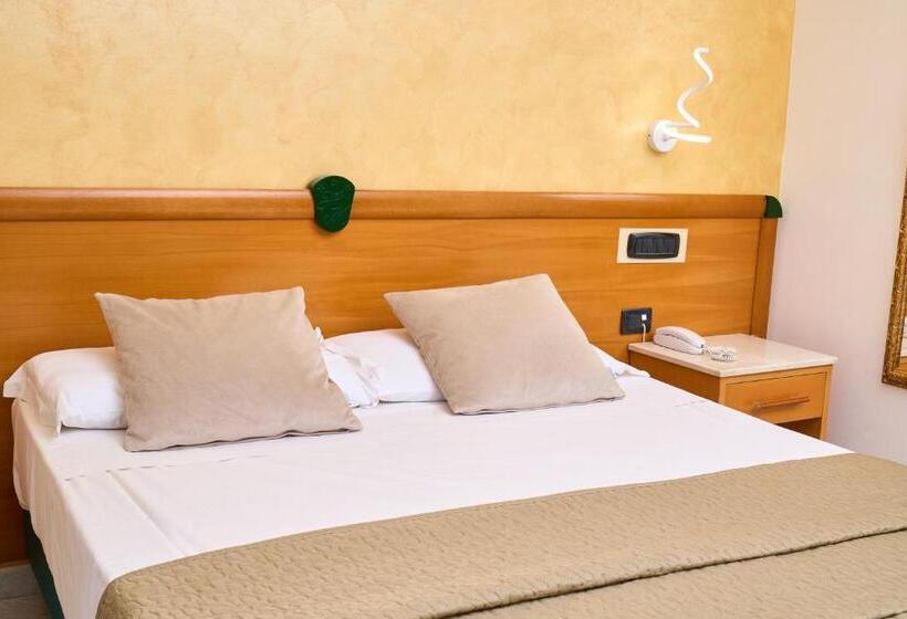 غرفة قياسية ثلاثية, Miramare