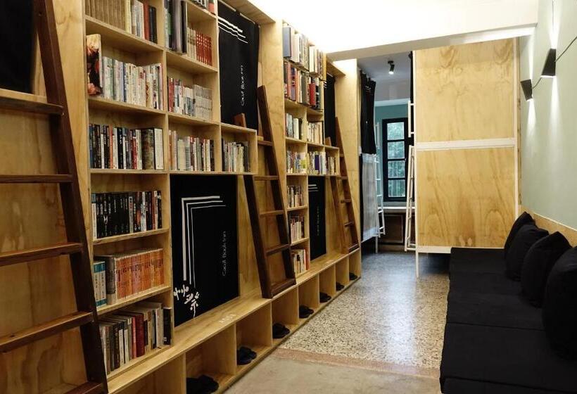 تختخواب در اتاق مشترک, Cao Ji Book Inn Hostel