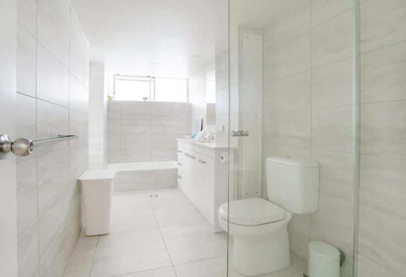 Апартаменты 3 Спальни, Cashelmara Beachfront Apartments