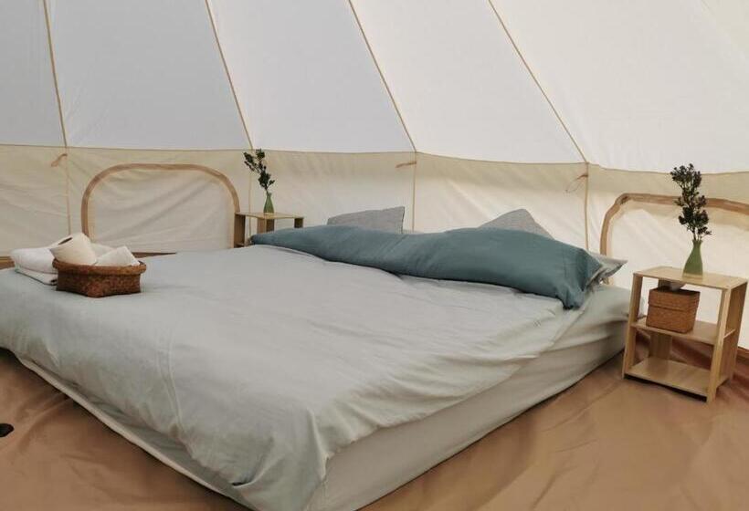 Standard Tent, Stayktion