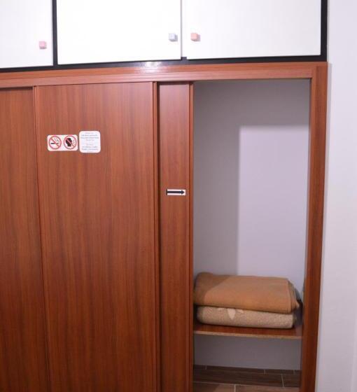 带共用浴室的标准房间, Ararat Hostel