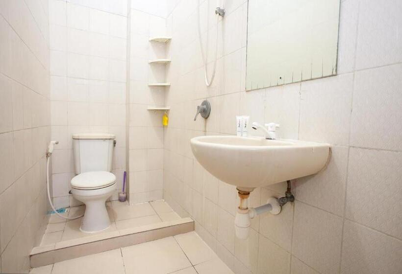 Номер Стандарт, Reddoorz Near Taman Bungkul