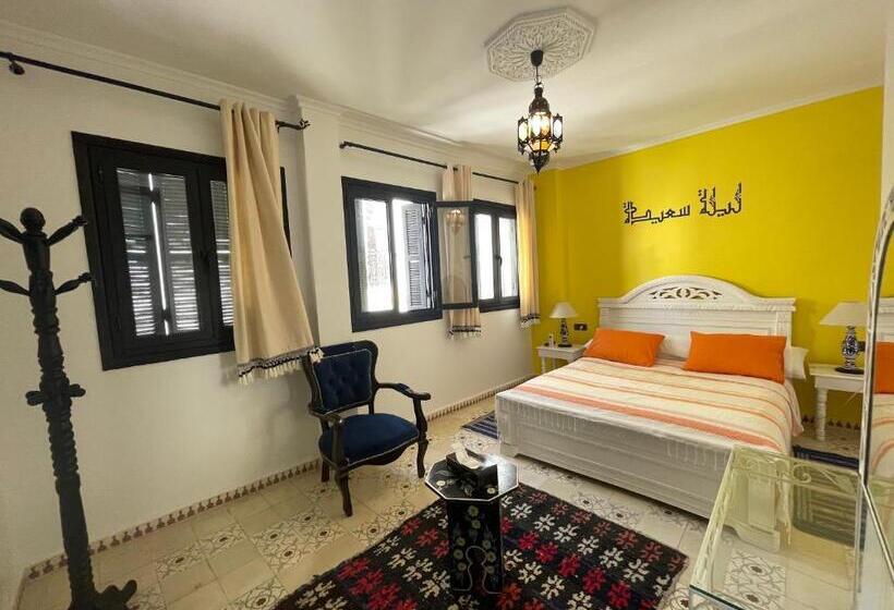 חדר משפחתי, Riad Tingis