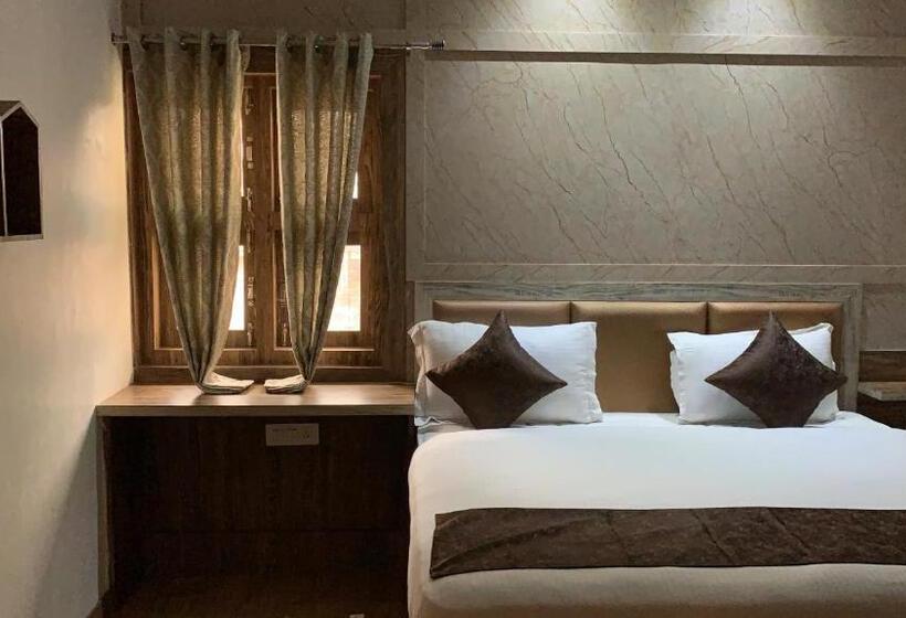 Трехместный Номер Deluxe, Yashogopal Resortico