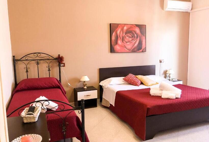 اتاق لوکس با بالکن, B&b Sikelia Mare