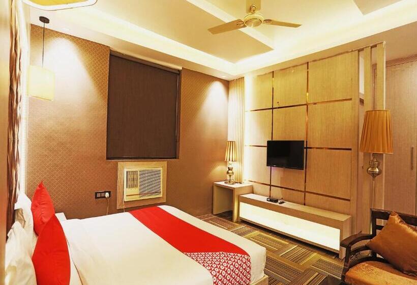 Трехместный Номер Классика, Super Capital O 8902 Hotel Ronald Inn