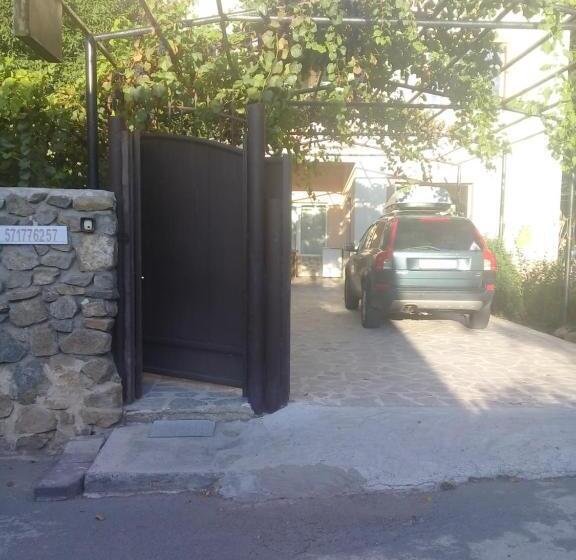 اتاق استاندارد سه نفره, Elmira
