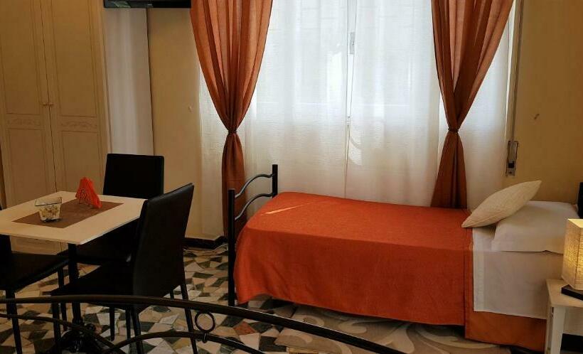اتاق استاندارد سه تخته با بالکن, Le Midi Versilia