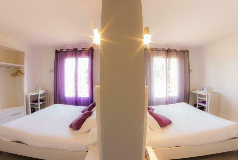 Четырехместный Номер Стандарт, Logis Hôtel Le Pont D Arcole