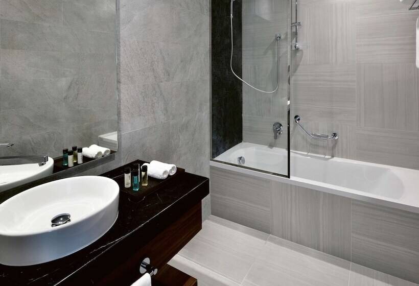 Апартаменты 2 Спальни, Mövenpick Hotel Apartments Downtown Dubai