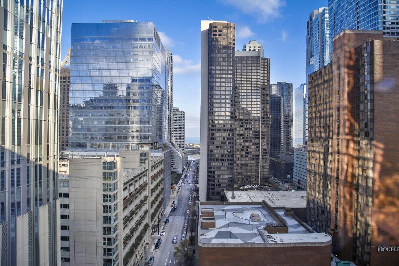 اتاق استاندارد با تخت بزرگ, Aloft Chicago Mag Mile