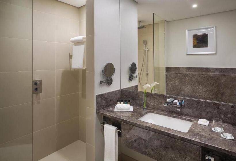 Номер Superior с Видом, Mövenpick Hotel Tahlia Jeddah