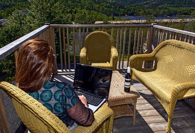 Номер Стандарт с Балконом, Hôtel Motel Le Beluga