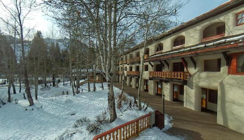 سوییت, Getaways At Olympic Village Inn