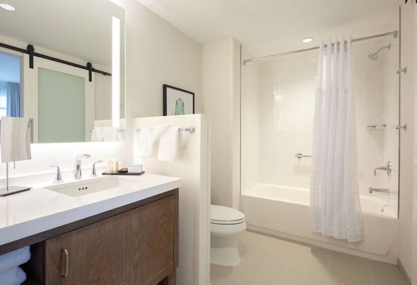 Люкс 2 Спальни, Embassy Suites By Hilton St Augustine Beach Oceanfront Resort