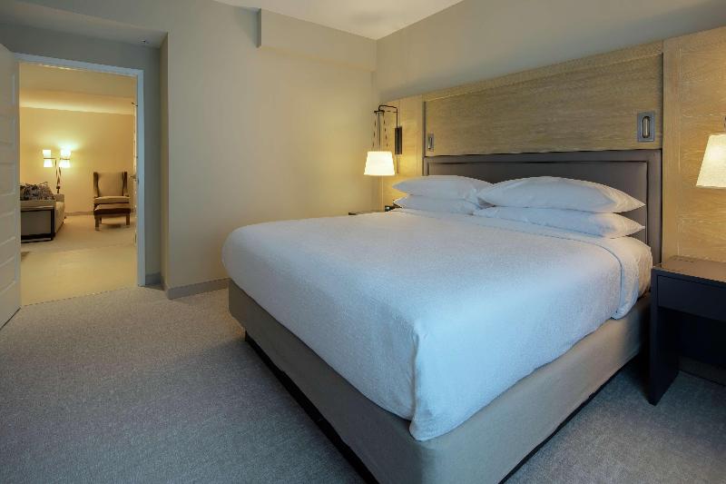 Люкс Кровать Кинг, Embassy Suites By Hilton St Augustine Beach Oceanfront Resort
