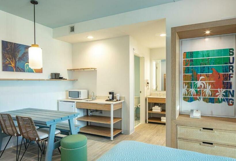 套房带泳池景, Universal’s Endless Summer Resort – Dockside Inn And Suites