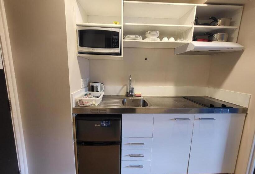 标准工作室, Empire Apartments
