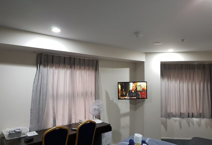 带双人床的标准工作室, Empire Apartments