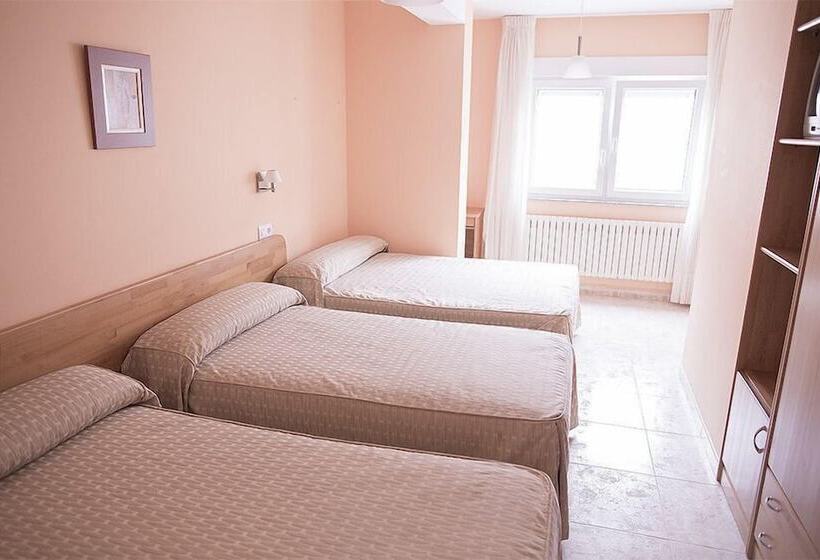 스탠다드 트리플 룸, Hostal Pereiriña