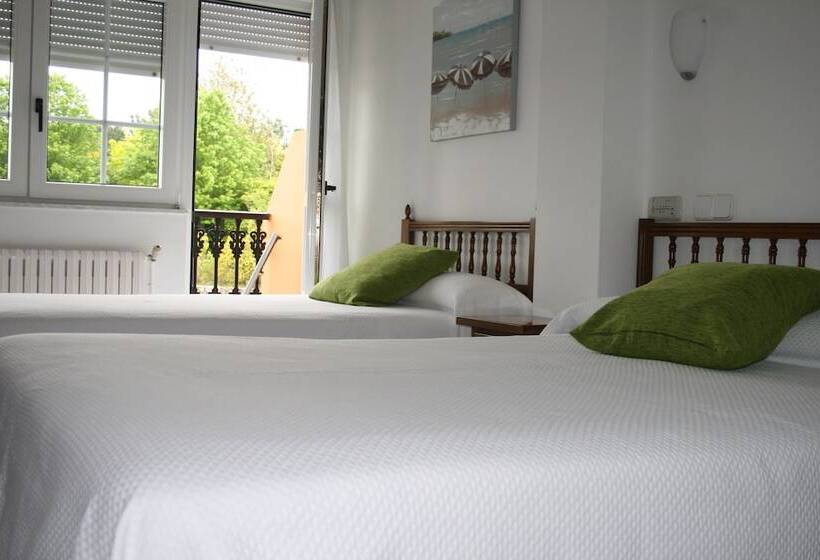 스탠다드 트리플 룸, Hostal Pereiriña