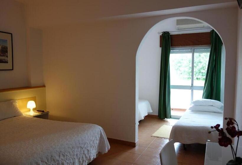 스탠다드 트리플 룸, Guest House Oliveira
