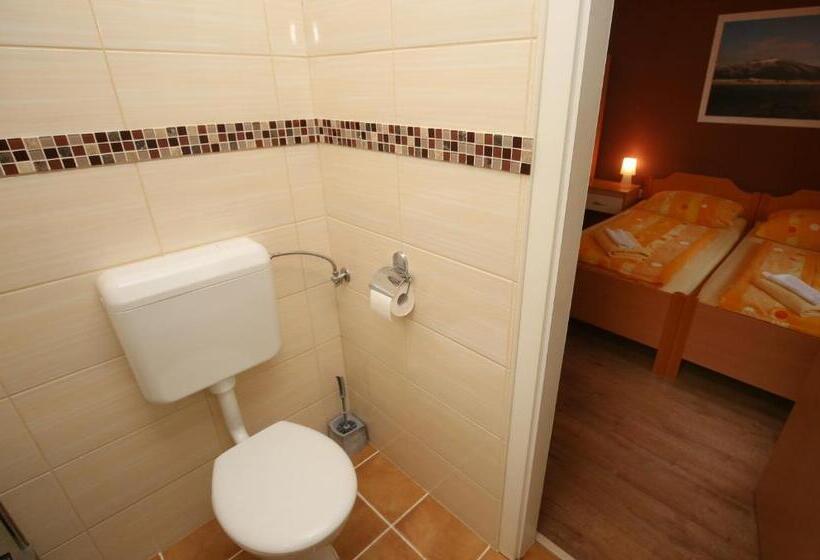 اتاق استاندارد چهار تخته, Apartments Furman   Self Check In
