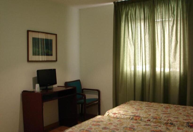 스탠다드 트리플 룸, Hostal Del Ripollès