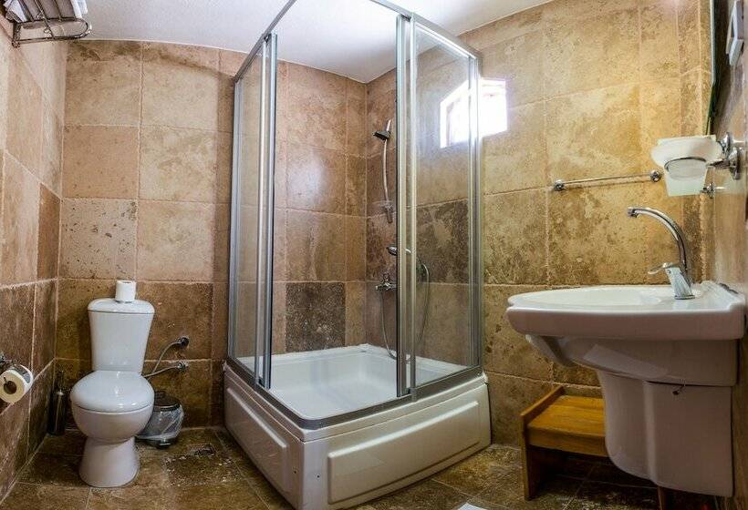 اتاق استاندارد سه نفره, Kirkit