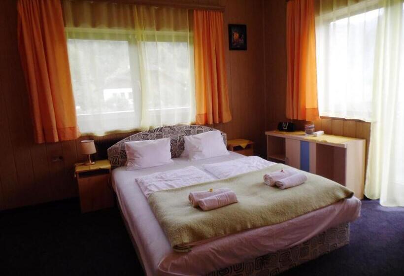 Семейный Номер, Pension Tilly