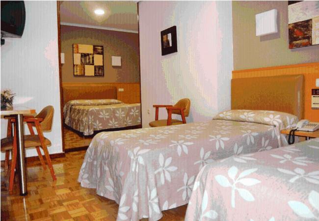 Номер Стандарт Трехместный, Hostal Arotza