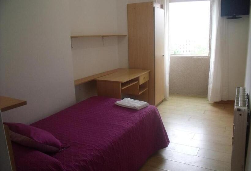 标准单人间, Hostal O Patron