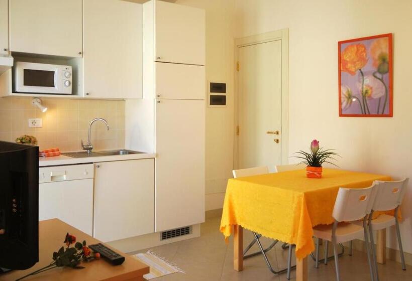 Апартаменты 1 Спальня, Residence Glicini
