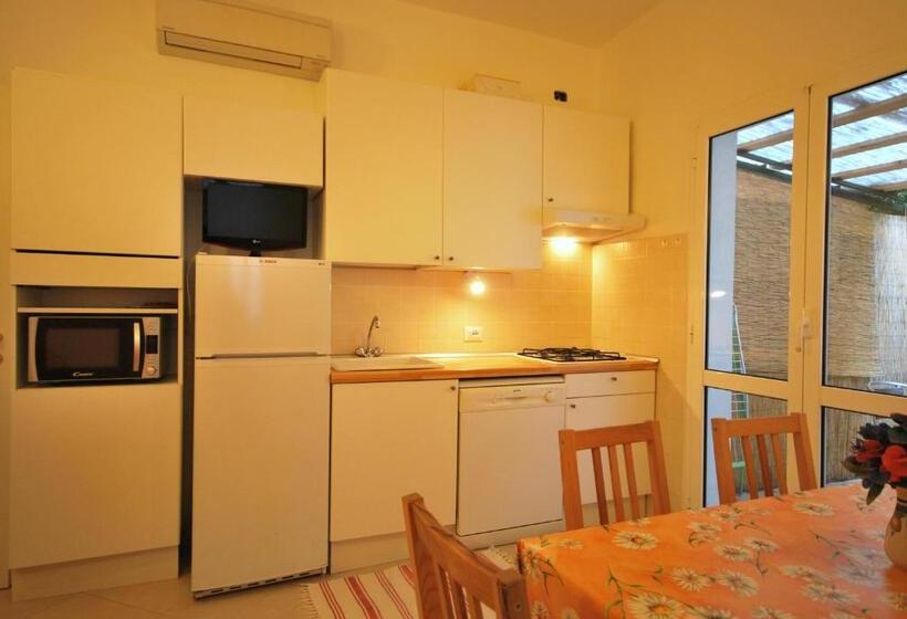 Апартаменты 1 Спальня Нижний Этаж, Residence Glicini