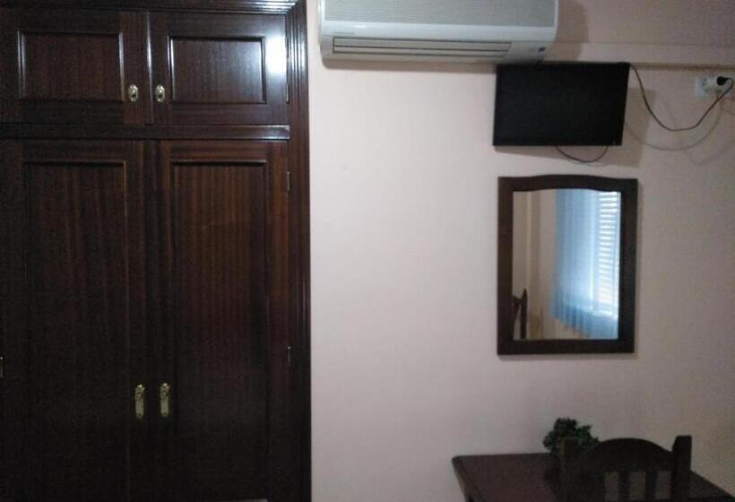 Номер Стандарт, Hostal El Polígono