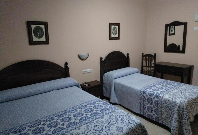 Номер Стандарт Трехместный, Hostal El Polígono