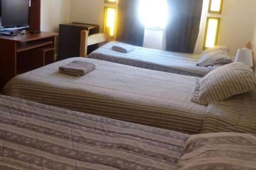 Номер Стандарт Трехместный, Hostal Residencia Blest Gana