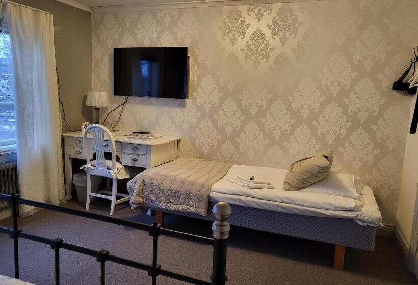 Трехместный Номер Стандарт Совместная Ванная, Huskvarna Hotell & Vandrarhem