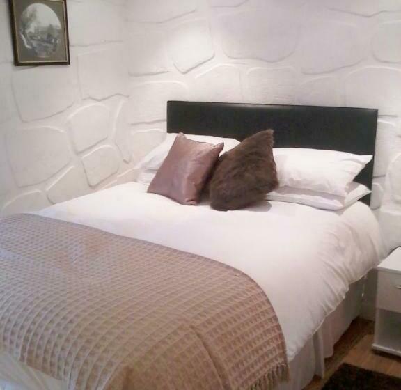 اتاق استاندارد, Finn Maccools Public House & Guest Inn