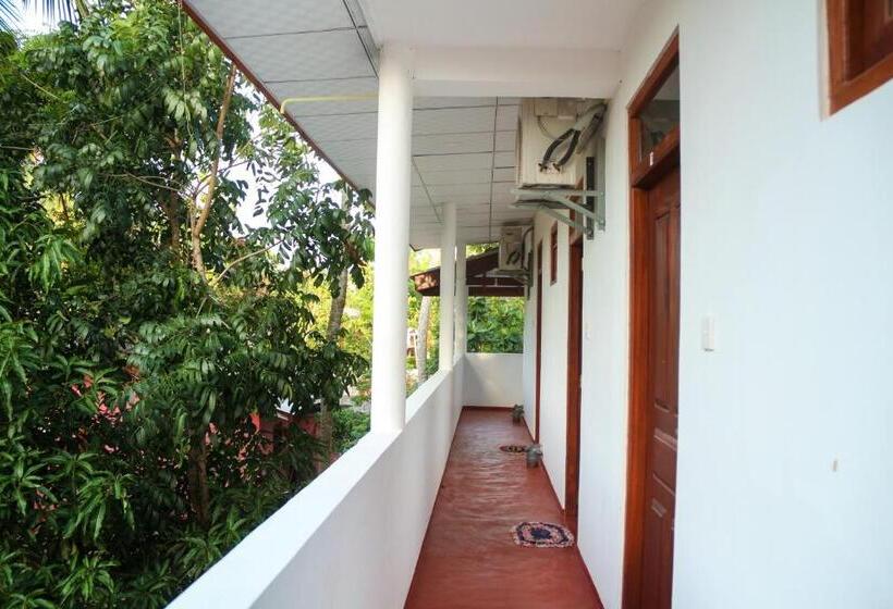 اتاق خانوادگی, Tithira Guest House