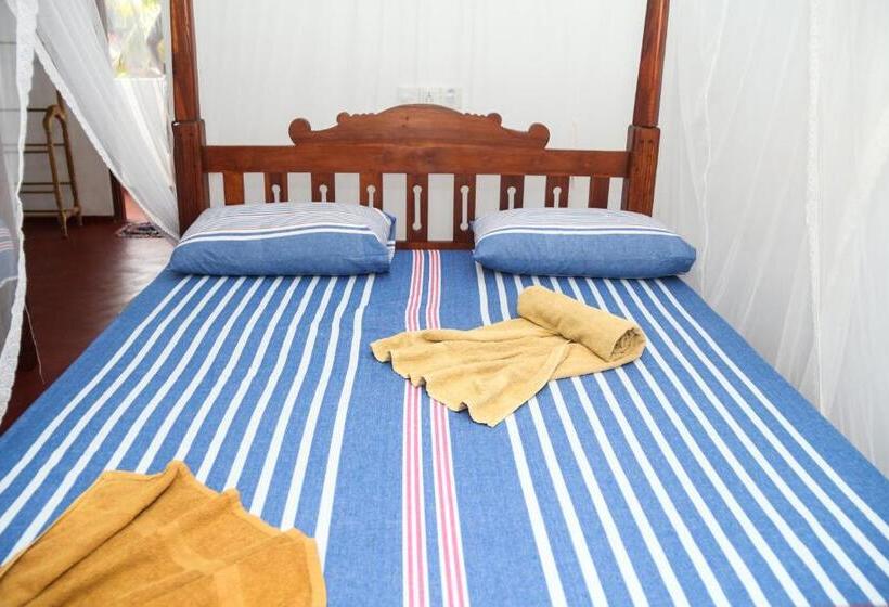 اتاق خانوادگی, Tithira Guest House
