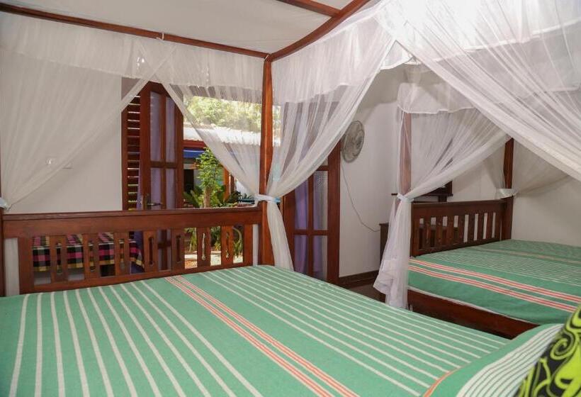 Habitación Familiar Vista Jardín, Tithira Guest House