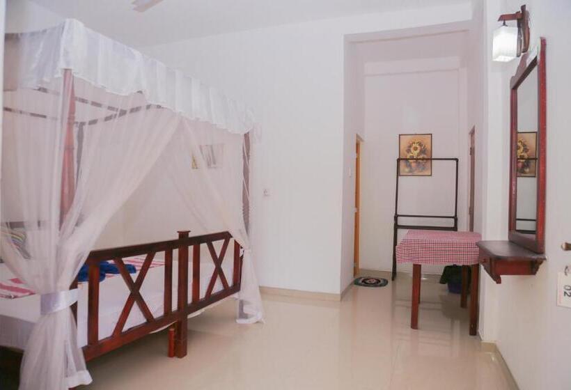 اتاق استاندارد با چشم‌انداز باغ, Tithira Guest House